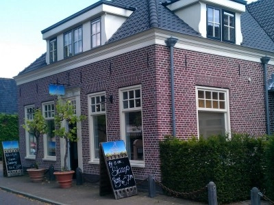 Herbouw winkel, met twee boven appartementen
