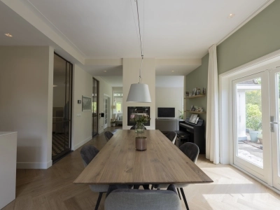 Eetkamer met tuindeuren – Hilversum