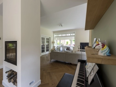 Haard die de woon- en eetkamer scheidt – Hilversum