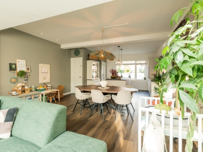 Eethoek en woonkamer als één ruimte – Huizen