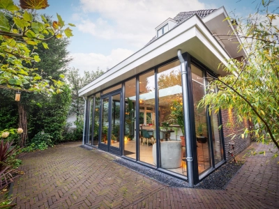 Glazen aanbouw met lichtstraat in Baarn